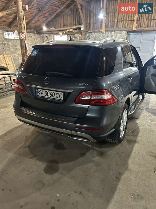 Внедорожник / Кроссовер Mercedes-Benz M-Class 2011 в Киеве