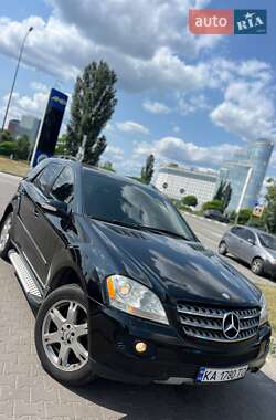 Позашляховик / Кросовер Mercedes-Benz M-Class 2006 в 