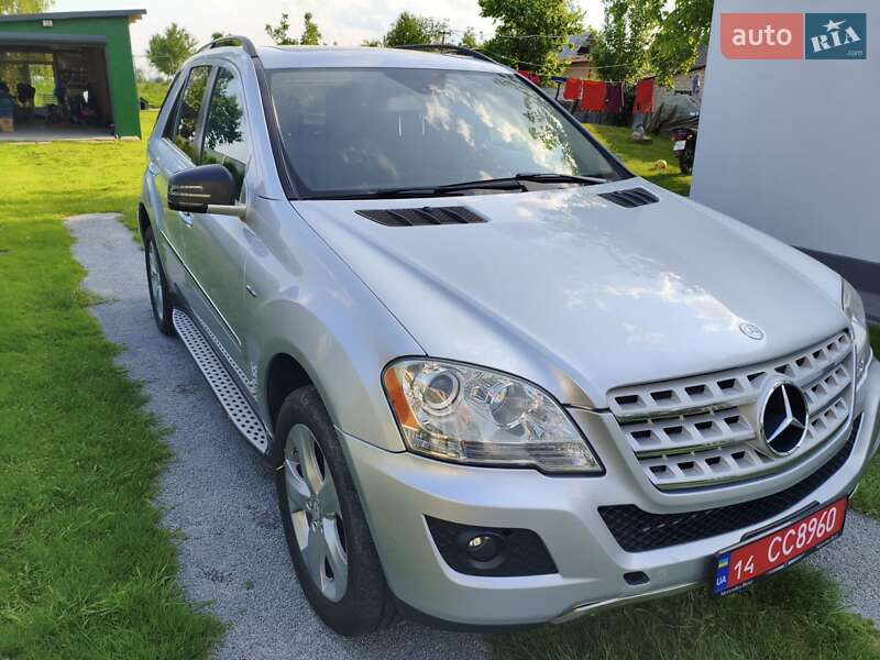 Внедорожник / Кроссовер Mercedes-Benz M-Class 2011 в 