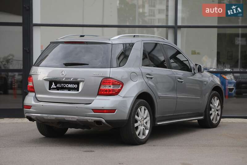 Позашляховик / Кросовер Mercedes-Benz M-Class 2011 в Харкові