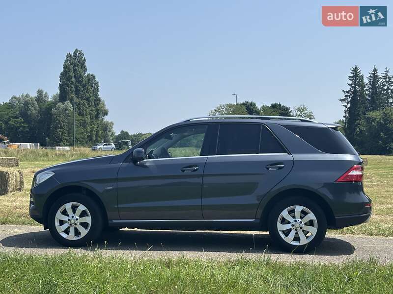 Внедорожник / Кроссовер Mercedes-Benz M-Class 2011 в Киеве