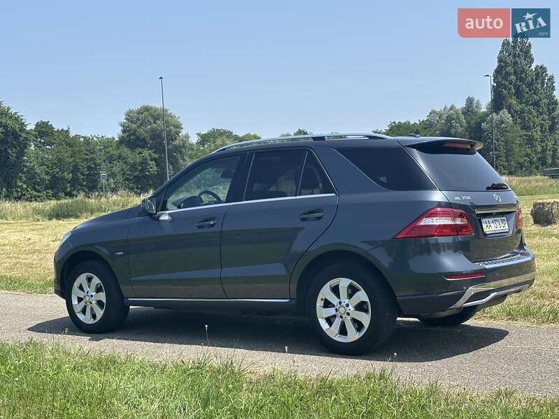 Внедорожник / Кроссовер Mercedes-Benz M-Class 2011 в Киеве