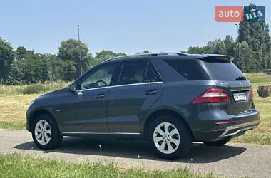 Внедорожник / Кроссовер Mercedes-Benz M-Class 2011 в 