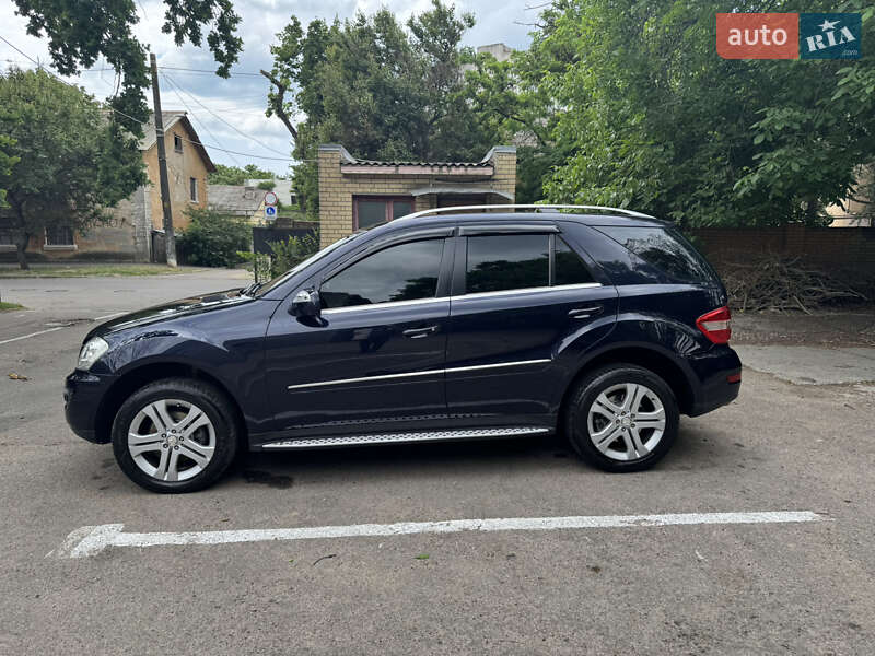 Mercedes-Benz M-Class 2010