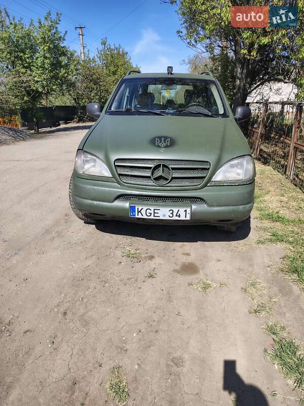 Внедорожник / Кроссовер Mercedes-Benz M-Class 2000 в 