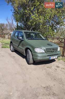 Внедорожник / Кроссовер Mercedes-Benz M-Class 2000 в 
