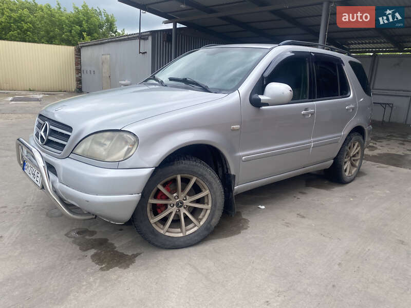 Внедорожник / Кроссовер Mercedes-Benz M-Class 1999 в 