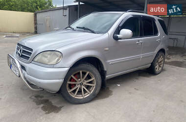 Внедорожник / Кроссовер Mercedes-Benz M-Class 1999 в 
