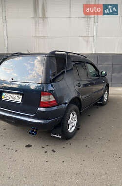 Внедорожник / Кроссовер Mercedes-Benz M-Class 1999 в 