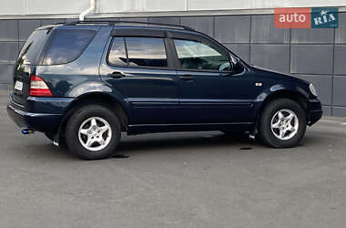 Внедорожник / Кроссовер Mercedes-Benz M-Class 1999 в 