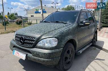 Внедорожник / Кроссовер Mercedes-Benz M-Class 2000 в 