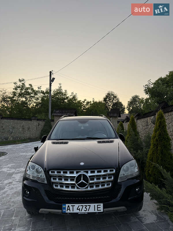 Внедорожник / Кроссовер Mercedes-Benz M-Class 2011 в 