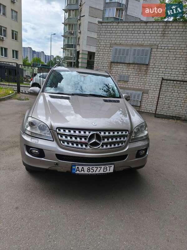 Внедорожник / Кроссовер Mercedes-Benz M-Class 2006 в 