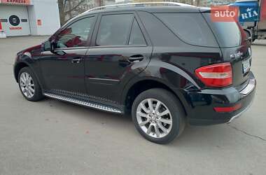 Внедорожник / Кроссовер Mercedes-Benz M-Class 2011 в 