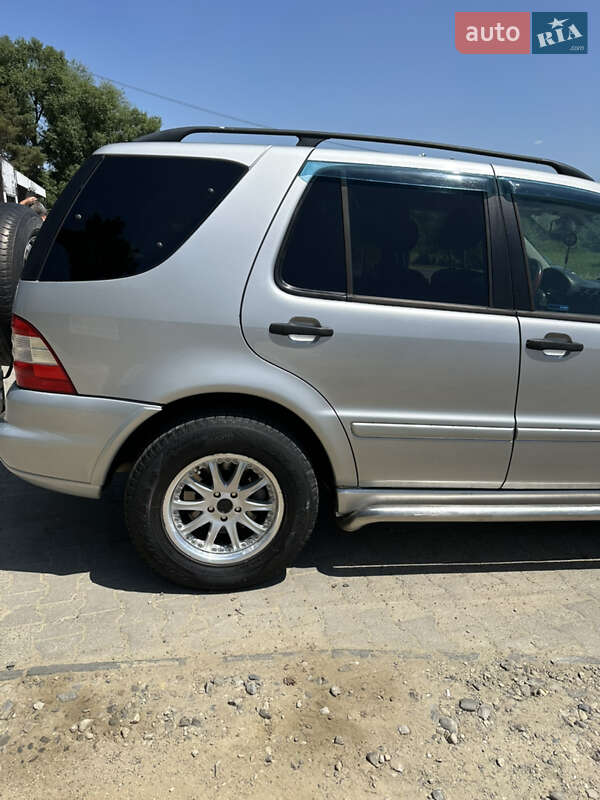 Внедорожник / Кроссовер Mercedes-Benz M-Class 2003 в Черновцах