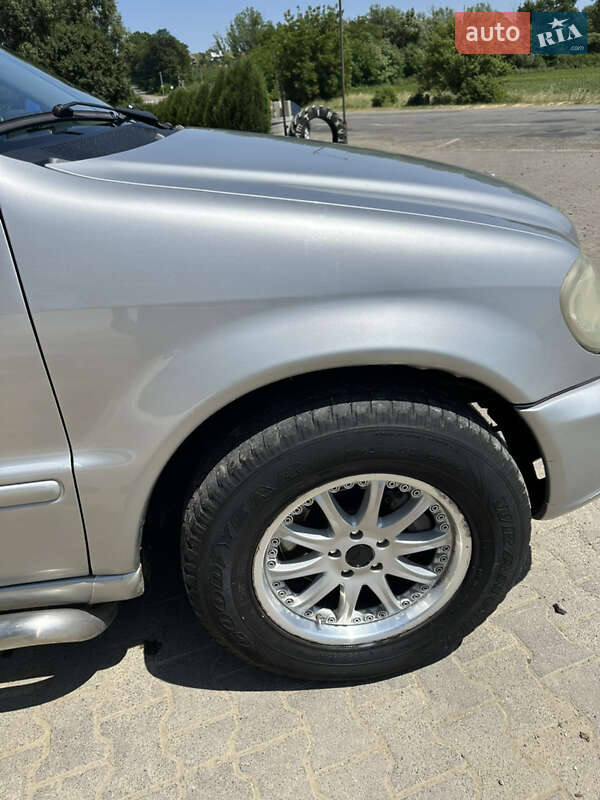 Внедорожник / Кроссовер Mercedes-Benz M-Class 2003 в Черновцах