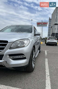 Внедорожник / Кроссовер Mercedes-Benz M-Class 2011 в 