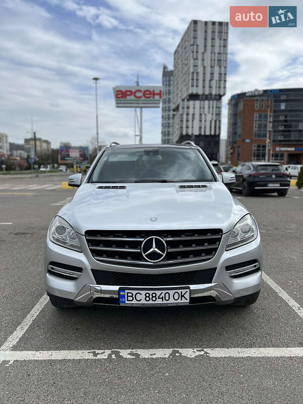 Mercedes-Benz M-Class 2011