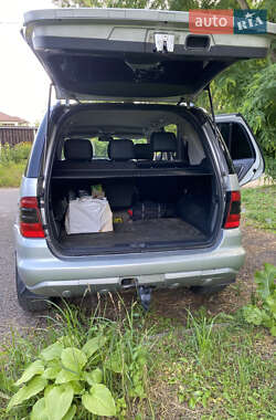 Внедорожник / Кроссовер Mercedes-Benz M-Class 2002 в 