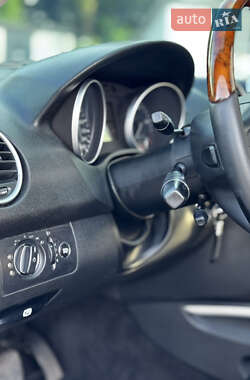 Внедорожник / Кроссовер Mercedes-Benz M-Class 2005 в 