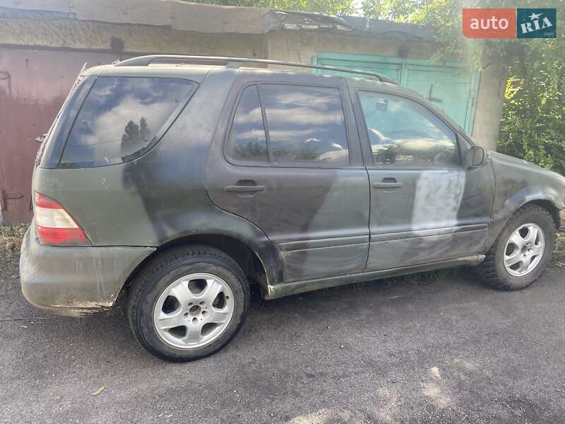 Внедорожник / Кроссовер Mercedes-Benz M-Class 2003 в 