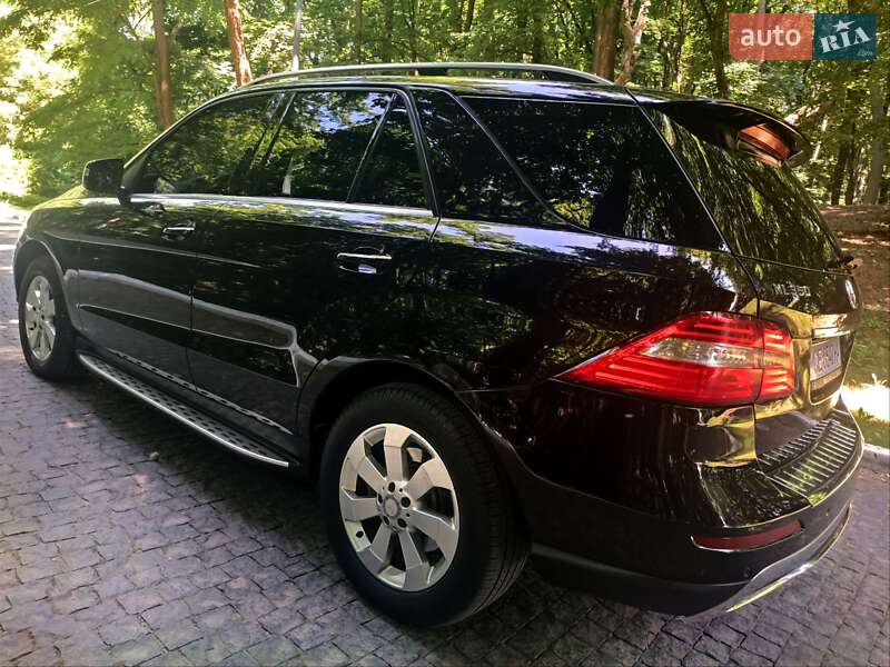Внедорожник / Кроссовер Mercedes-Benz M-Class 2012 в Черновцах
