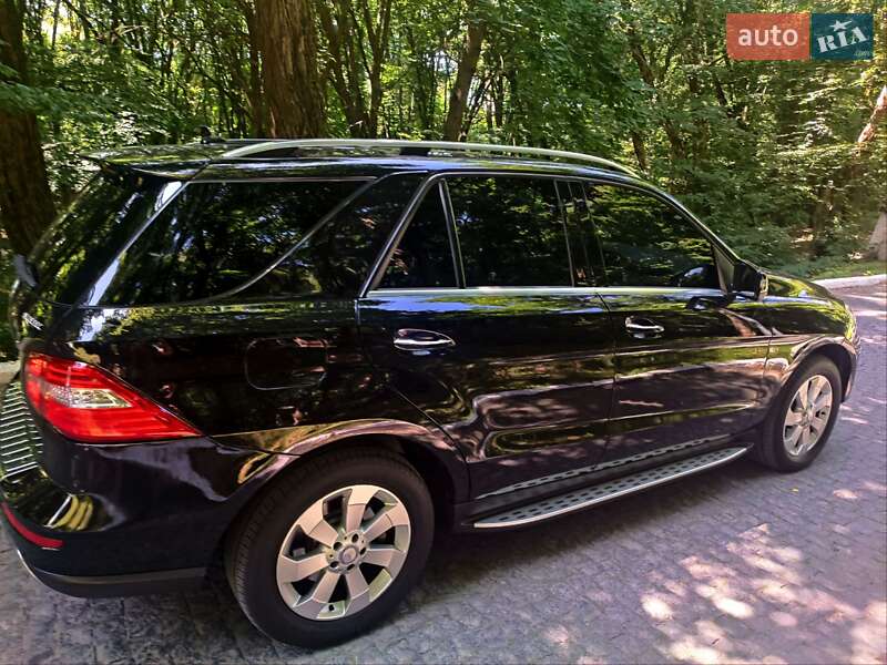 Внедорожник / Кроссовер Mercedes-Benz M-Class 2012 в Черновцах