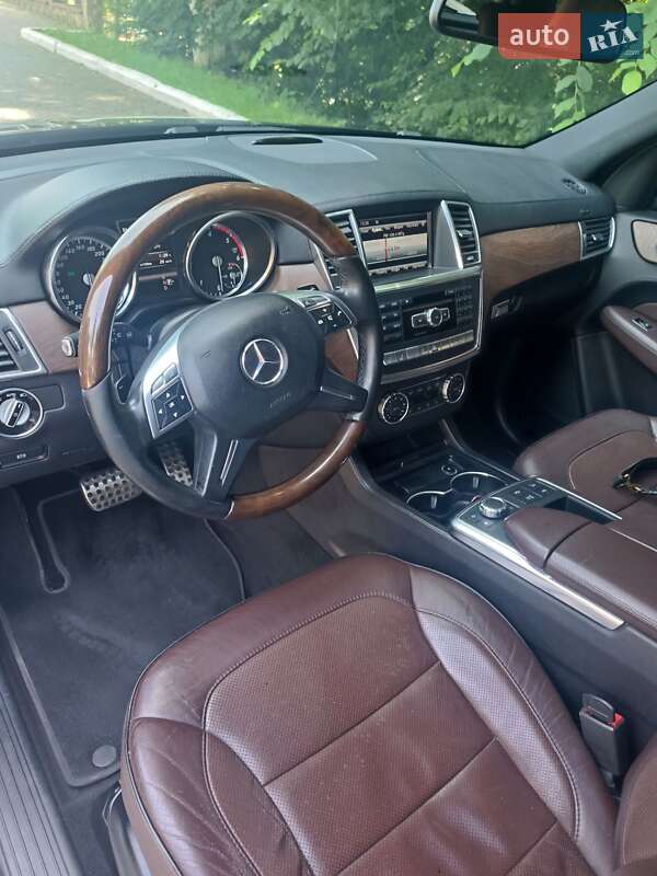 Внедорожник / Кроссовер Mercedes-Benz M-Class 2012 в Черновцах