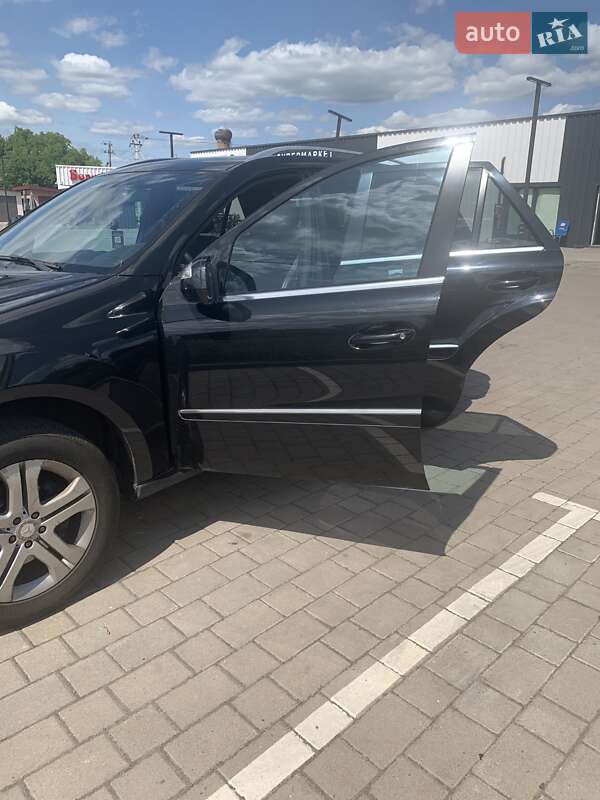 Позашляховик / Кросовер Mercedes-Benz M-Class 2010 в Луцьку