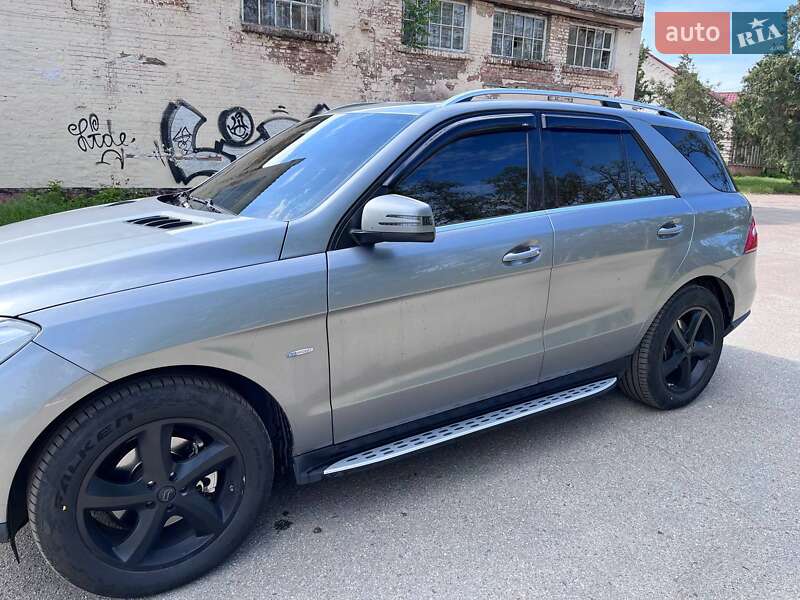 Внедорожник / Кроссовер Mercedes-Benz M-Class 2013 в Кропивницком