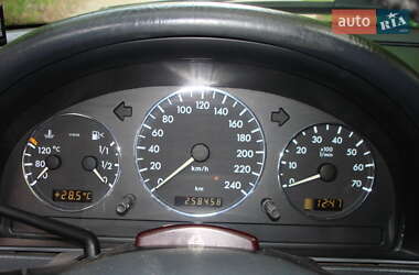Внедорожник / Кроссовер Mercedes-Benz M-Class 2004 в 