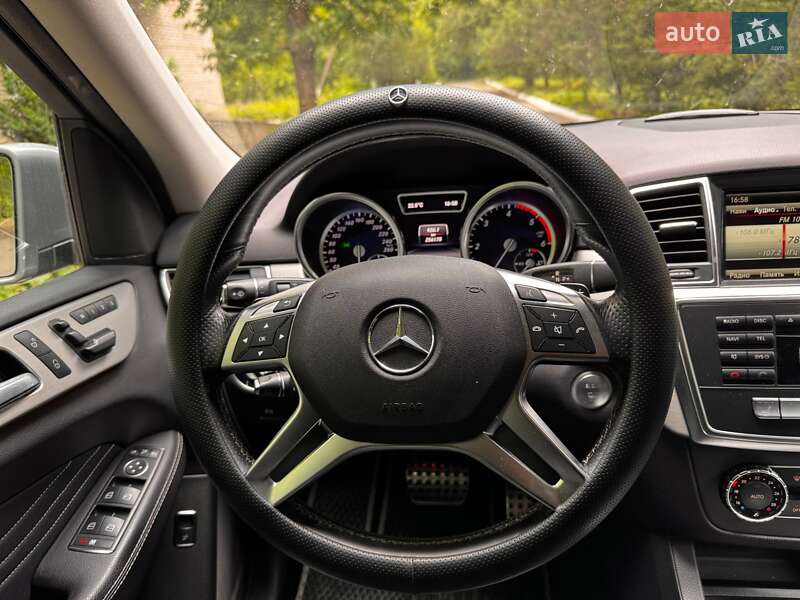 Внедорожник / Кроссовер Mercedes-Benz M-Class 2015 в Джулинке