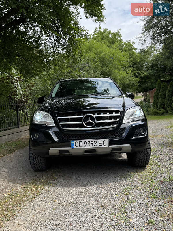 Внедорожник / Кроссовер Mercedes-Benz M-Class 2011 в Черновцах
