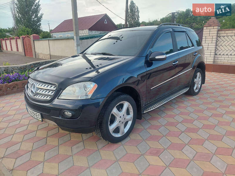 Внедорожник / Кроссовер Mercedes-Benz M-Class 2007 в 