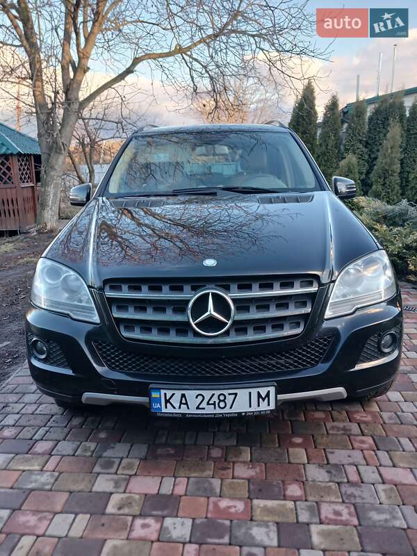 Внедорожник / Кроссовер Mercedes-Benz M-Class 2010 в Великой Багачке