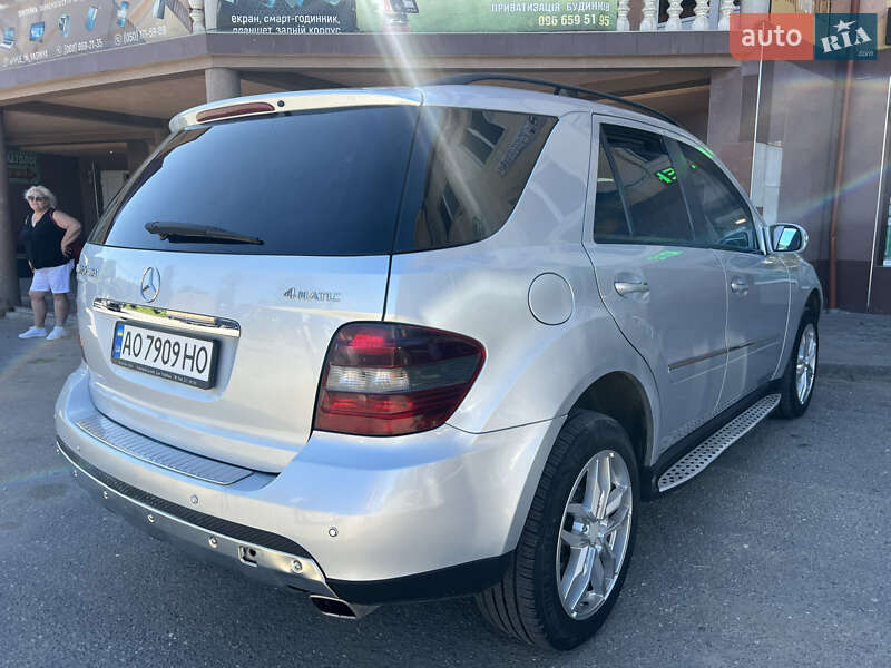 Позашляховик / Кросовер Mercedes-Benz M-Class 2008 в Буковеле