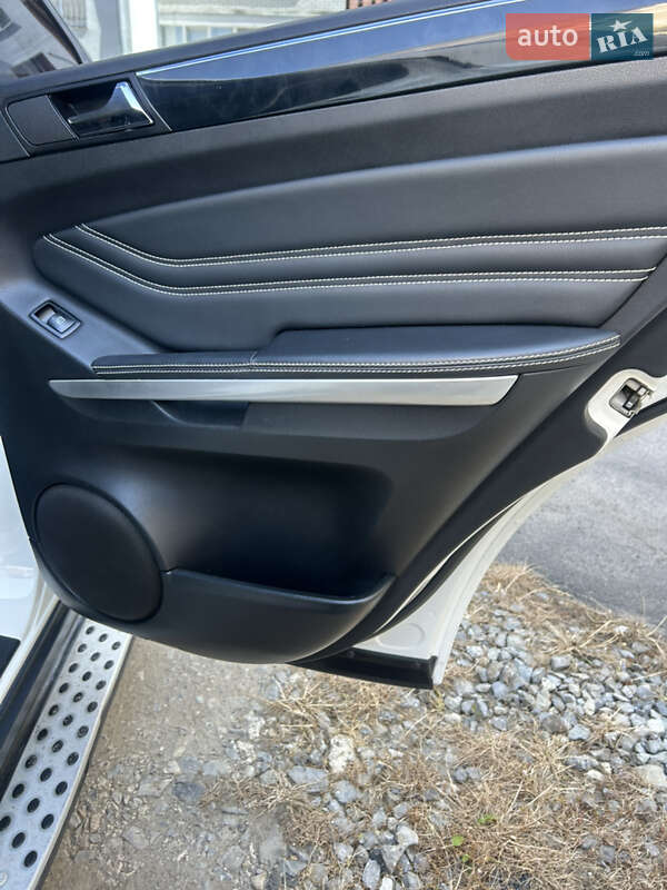 Внедорожник / Кроссовер Mercedes-Benz M-Class 2011 в Тернополе