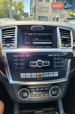 Позашляховик / Кросовер Mercedes-Benz M-Class 2013 в 