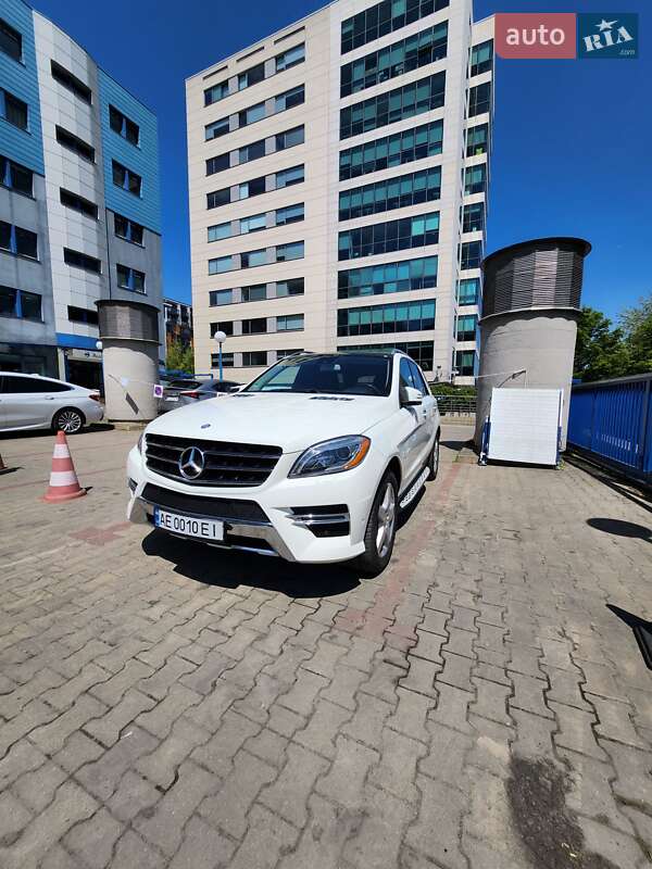 Позашляховик / Кросовер Mercedes-Benz M-Class 2013 в 