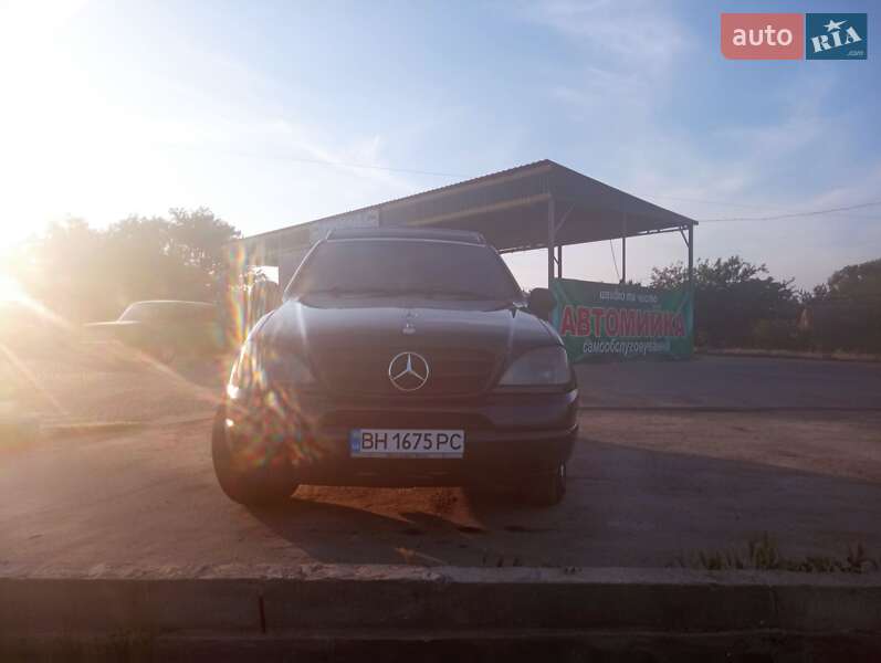 Mercedes-Benz M-Class 1999