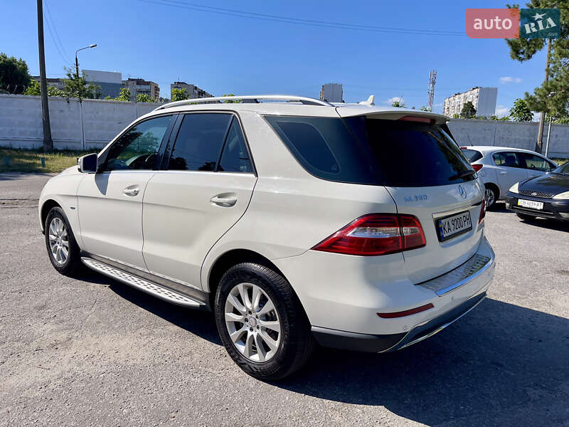 Позашляховик / Кросовер Mercedes-Benz M-Class 2012 в Києві