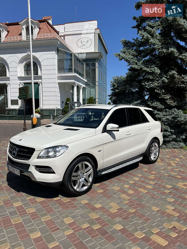 Внедорожник / Кроссовер Mercedes-Benz M-Class 2011 в Одессе