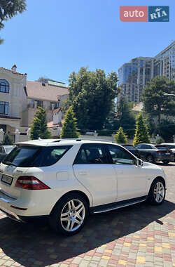 Внедорожник / Кроссовер Mercedes-Benz M-Class 2011 в 