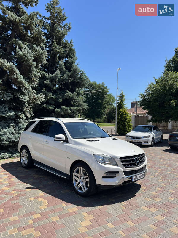 Внедорожник / Кроссовер Mercedes-Benz M-Class 2011 в Одессе