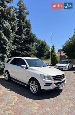 Внедорожник / Кроссовер Mercedes-Benz M-Class 2011 в 