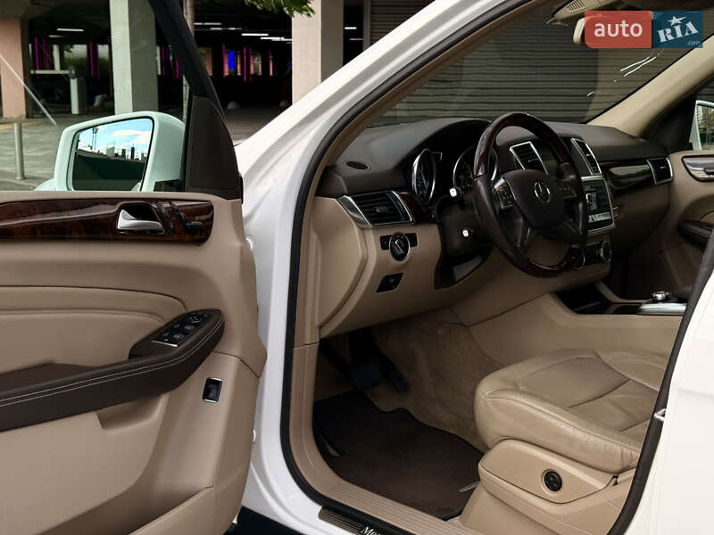 Внедорожник / Кроссовер Mercedes-Benz M-Class 2015 в Киеве