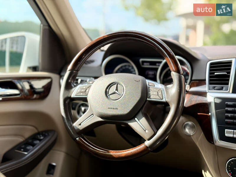 Внедорожник / Кроссовер Mercedes-Benz M-Class 2015 в Киеве
