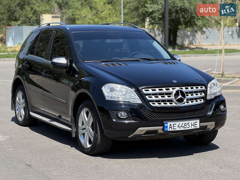 Mercedes-Benz M-Class 2010