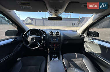 Позашляховик / Кросовер Mercedes-Benz M-Class 2006 в 
