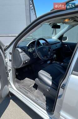 Внедорожник / Кроссовер Mercedes-Benz M-Class 2005 в 